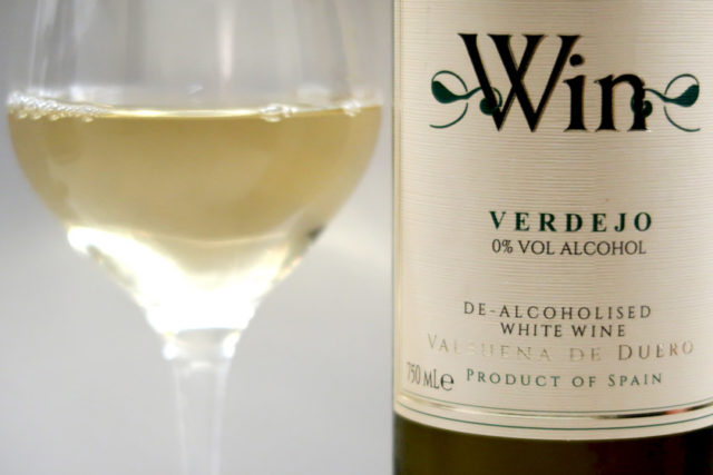 Win.e Verdejo Non-Alcoholic White Wine Label and in glass