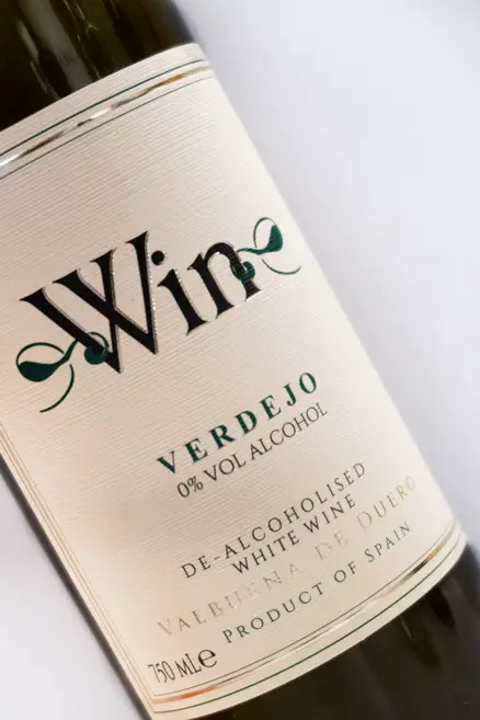Win.e Verdejo Non-Alcoholic White Wine Close Up Label
