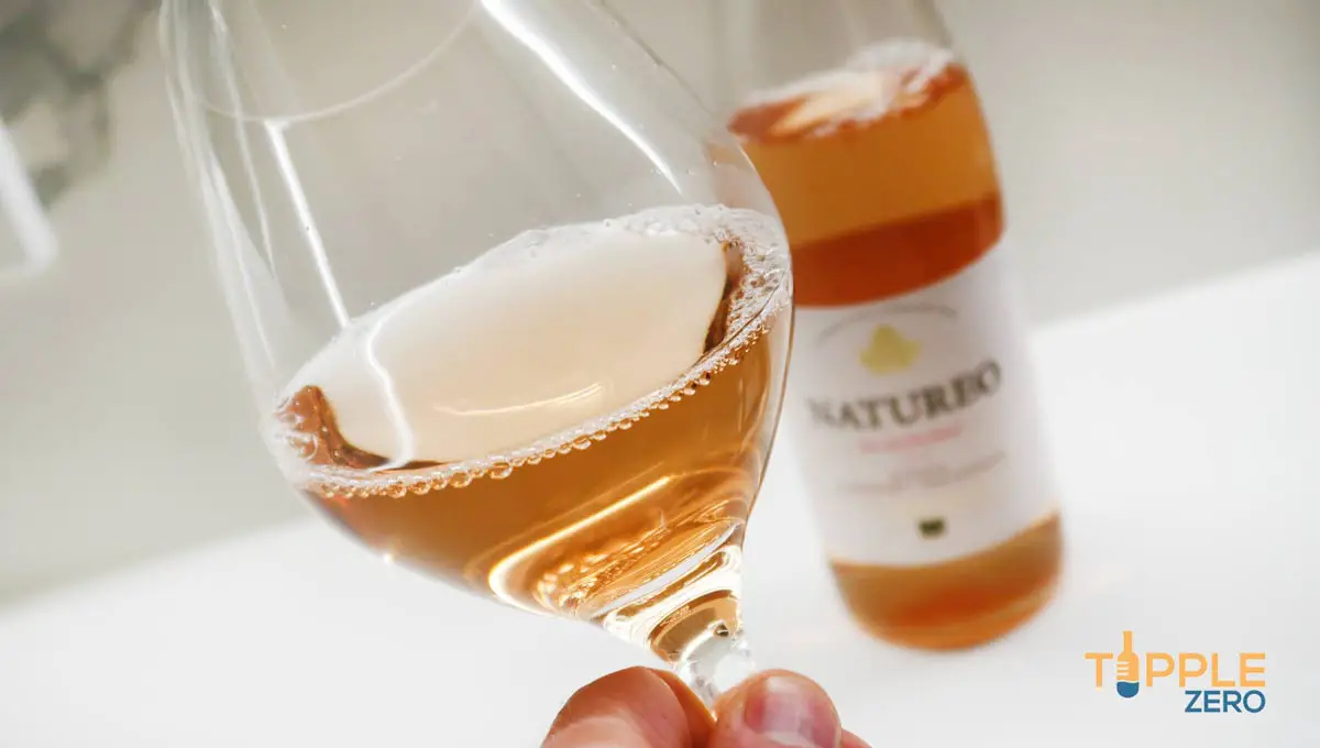 Deep coloured non-alcoholic natureo rose in glass