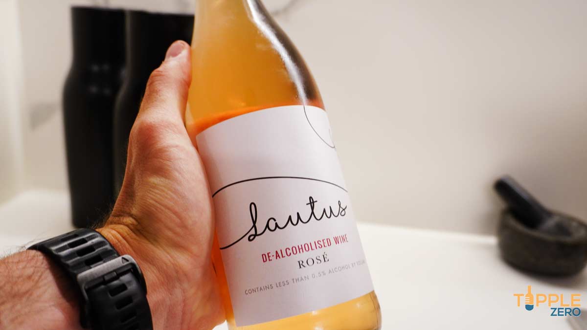 Lautus Savvy Rose Bottle in Hand
